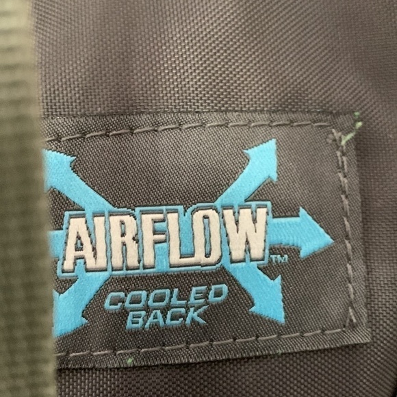 High Sierra, quick shot 70 backpack with 2.0 water, dispensing bag and hose.NWOT - Picture 7 of 10